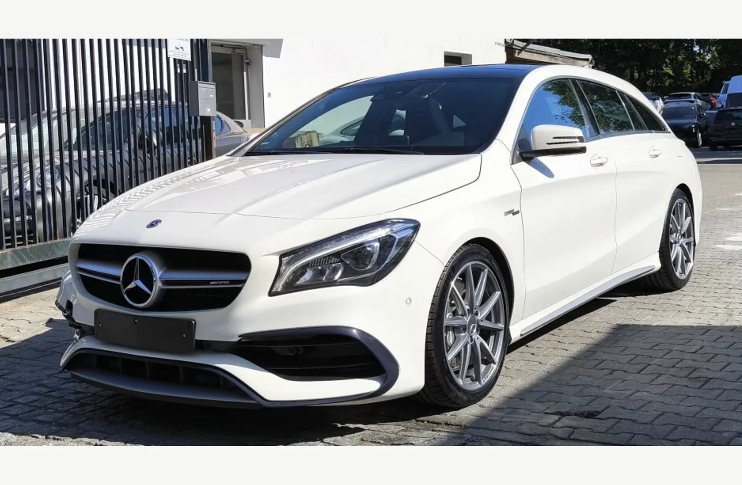 Mercedes-Benz CLA 45 AMG Shooting Brake